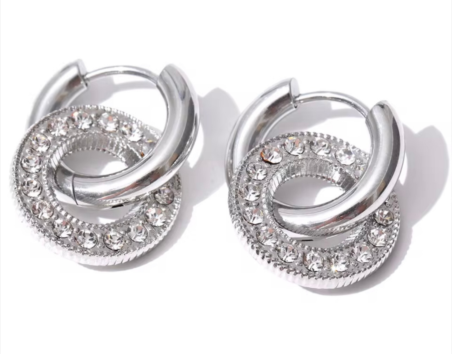 Joyería de mujer elegante de Emperatriz. Diseños modernos que reflejan poder y estilo