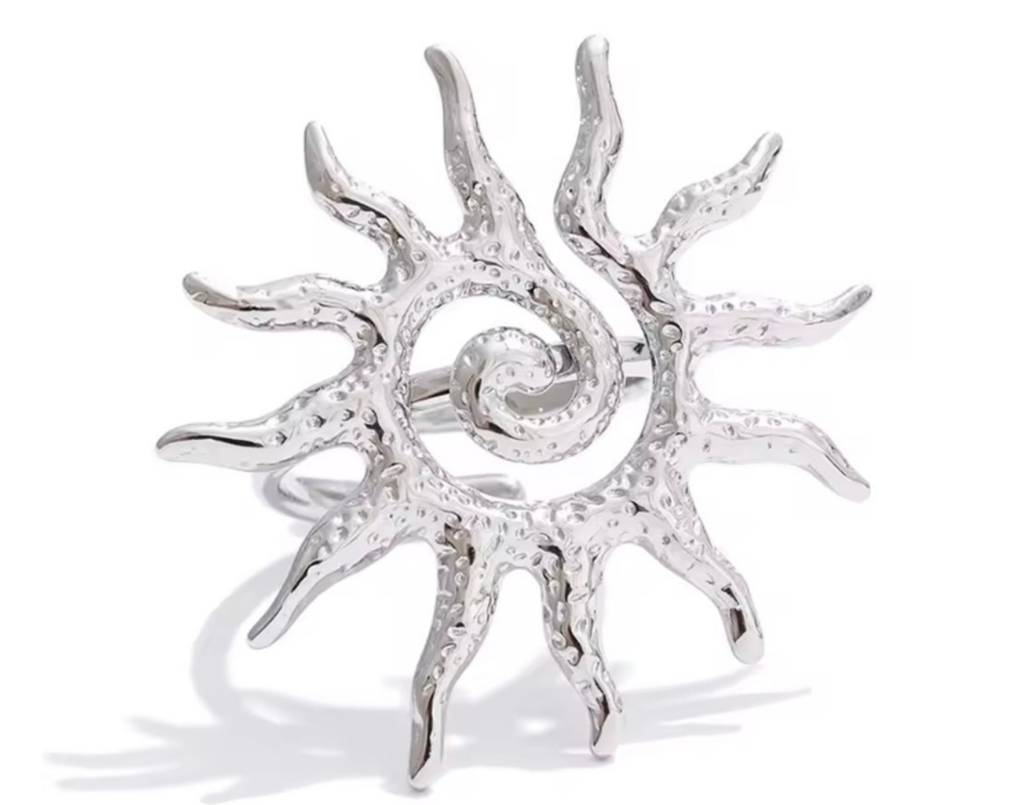 Joyería de mujer elegante de Emperatriz. Diseños modernos que reflejan poder y estilo