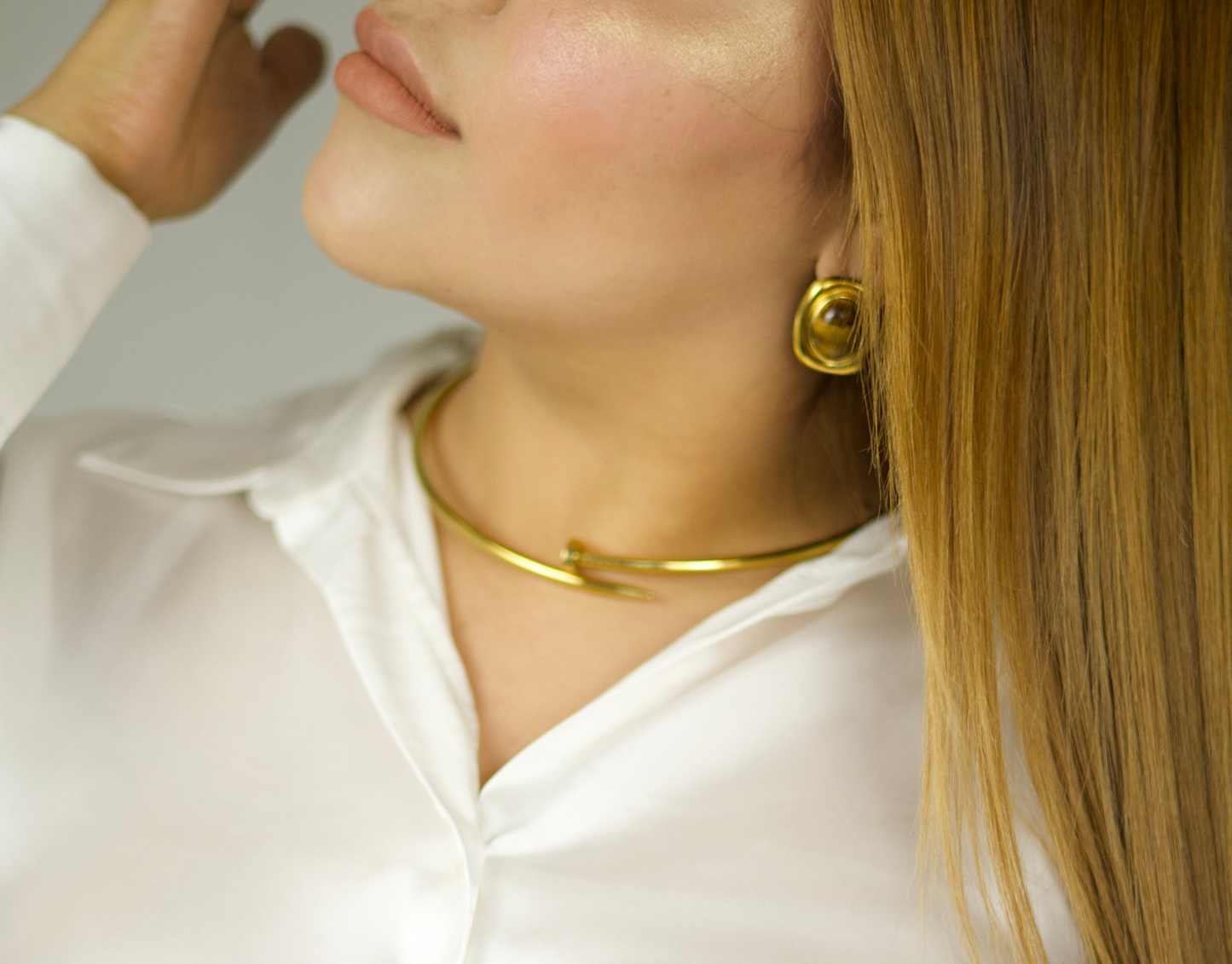 Joyería de mujer elegante de Emperatriz. Diseños modernos que reflejan poder y estilo