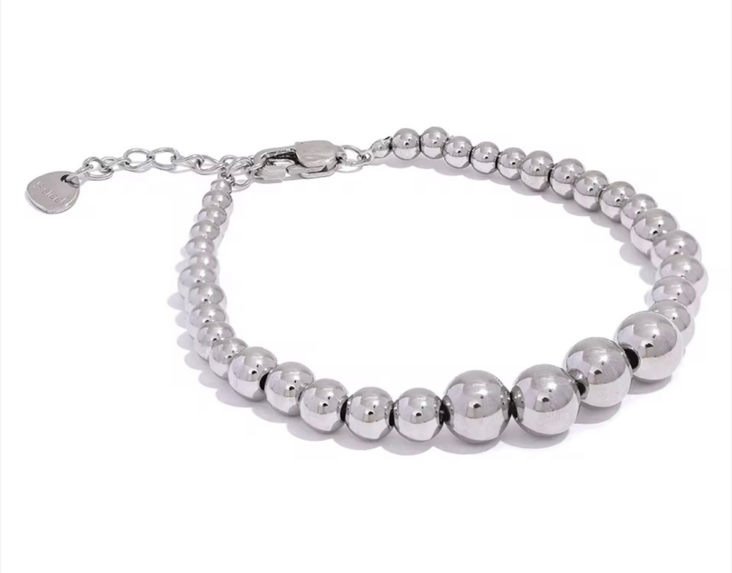 Joyería de mujer elegante de Emperatriz. Diseños modernos que reflejan poder y estilo