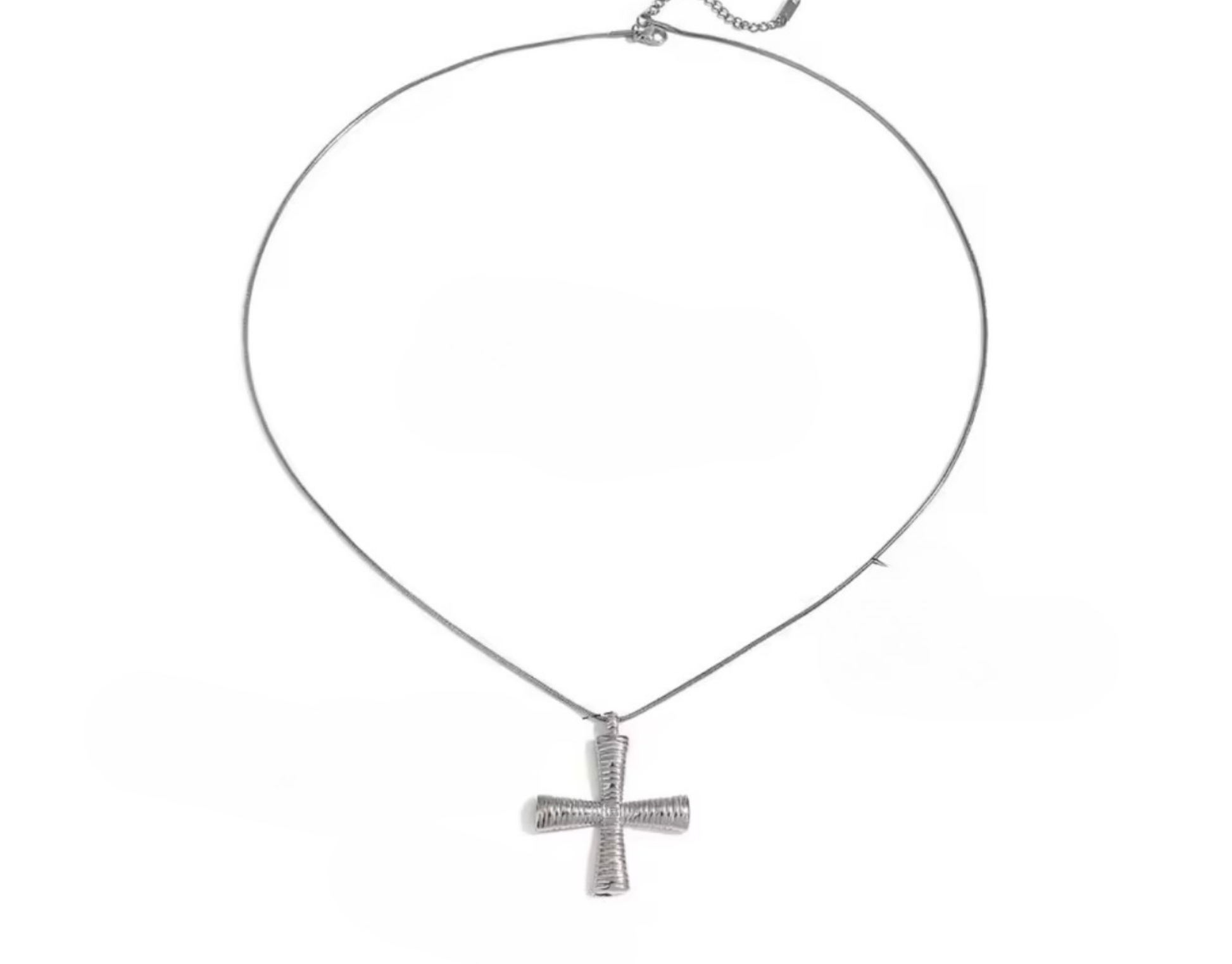 Joyería de mujer elegante de Emperatriz. Diseños modernos que reflejan poder y estilo