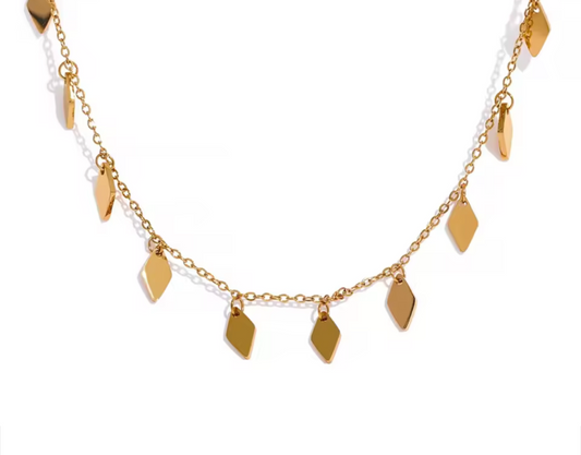 Joyería de mujer elegante de Emperatriz. Diseños modernos que reflejan poder y estilo
