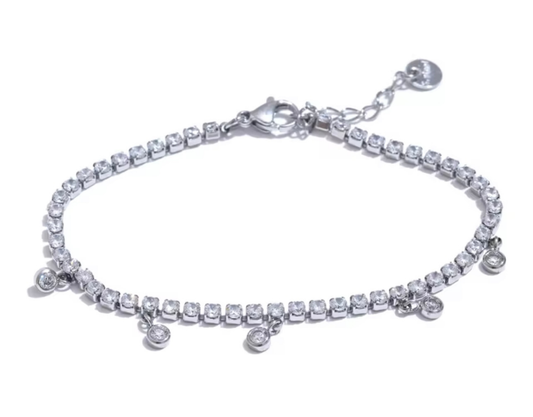 Joyería de mujer elegante de Emperatriz. Diseños modernos que reflejan poder y estilo