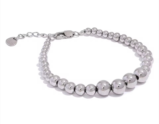 Joyería de mujer elegante de Emperatriz. Diseños modernos que reflejan poder y estilo