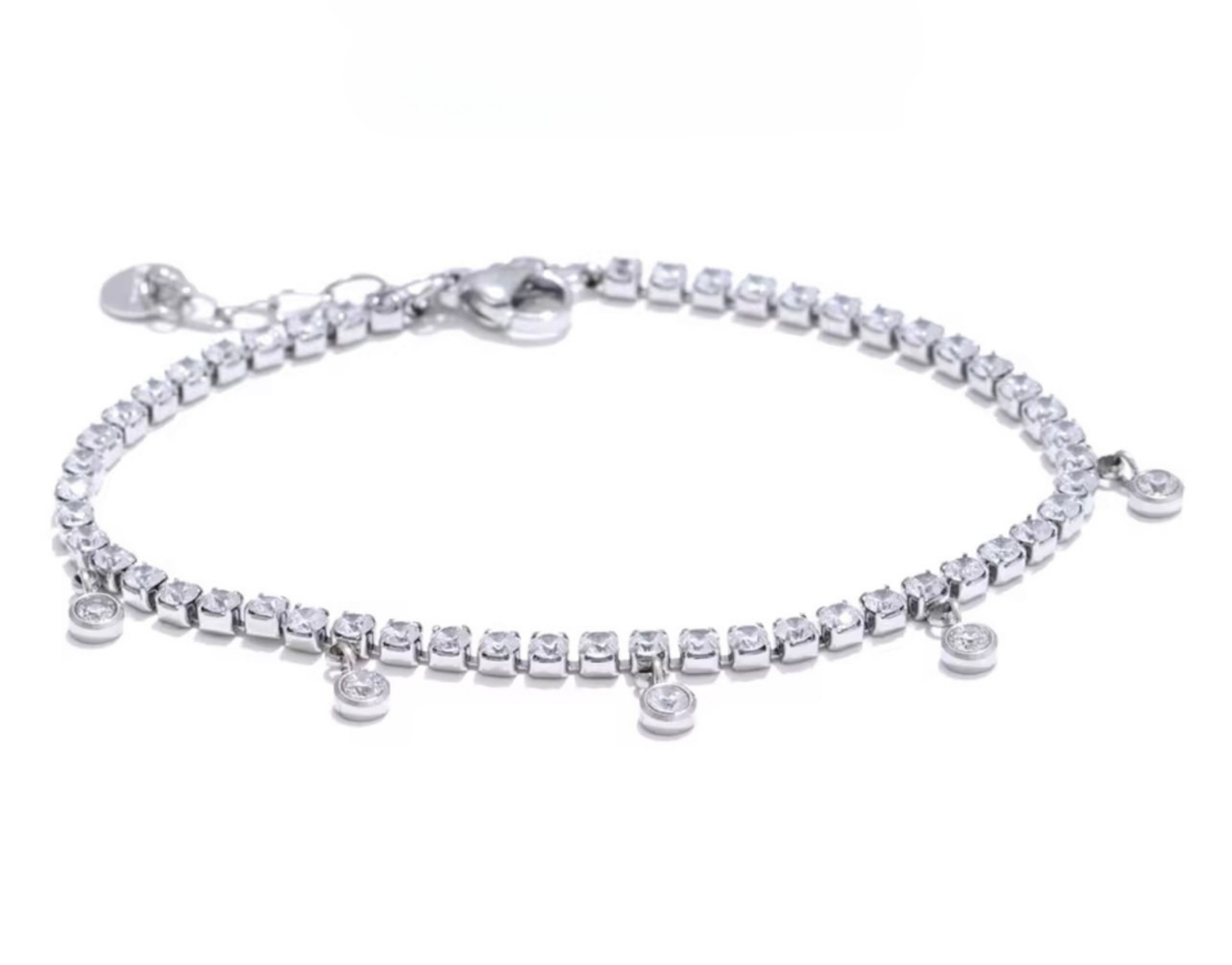 Joyería de mujer elegante de Emperatriz. Diseños modernos que reflejan poder y estilo